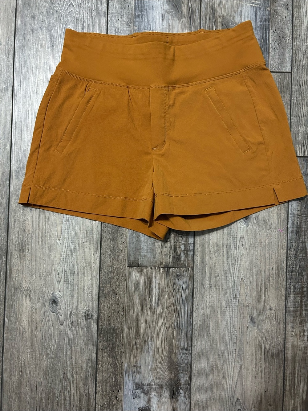 Athleta Women’s Textured Brooklyn Shorts Size 4 Athletic Athleisure Mustard